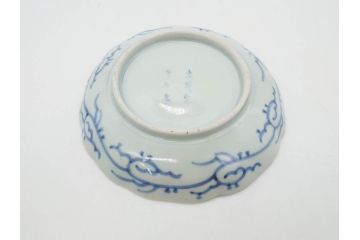 江戸後期　古伊万里　大明成化年製　微塵唐草文染付　約18cm　6寸　繊細な線描きが見事な中皿3枚セット(みじんからくさ、和皿、和食器、六寸)(R-076811)