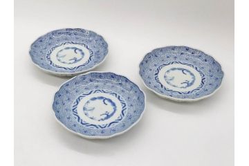江戸後期　古伊万里　大明成化年製　微塵唐草文染付　約18cm　6寸　繊細な線描きが見事な中皿3枚セット(みじんからくさ、和皿、和食器、六寸)(R-076812)