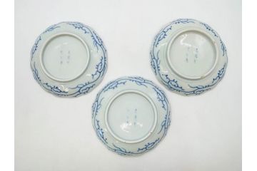 江戸後期　古伊万里　大明成化年製　微塵唐草文染付　約18cm　6寸　繊細な線描きが見事な中皿3枚セット(みじんからくさ、和皿、和食器、六寸)(R-076812)