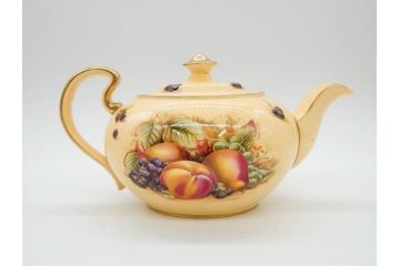 イギリス　EYNSLEY(エインズレイ)　オーチャードゴールド　優雅なティータイムにおすすめのティーポット(スティル・ライフ・フルーツ、洋食器、英国)(R-076813)