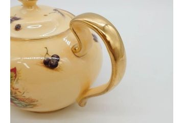 イギリス　EYNSLEY(エインズレイ)　オーチャードゴールド　優雅なティータイムにおすすめのティーポット(スティル・ライフ・フルーツ、洋食器、英国)(R-076813)