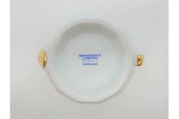 フランス　BERNARDAUD(ベルナルド)　LIMOGES(リモージュ)　 気品あるデザインが目を惹くティーポット&シュガーポット&クリーマー3点セット(ミルクジャー、ミルクポット、ボンボン入れ、洋食器)(R-076818)