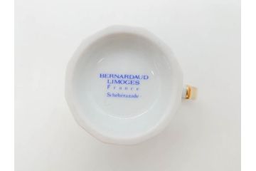 フランス　BERNARDAUD(ベルナルド)　LIMOGES(リモージュ)　 気品あるデザインが目を惹くティーポット&シュガーポット&クリーマー3点セット(ミルクジャー、ミルクポット、ボンボン入れ、洋食器)(R-076818)