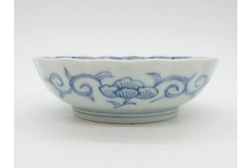 幕末期　古伊万里　輪花型　線描き　草花図　約15cm　4.9寸　手描きのあたたかみが魅力のなます皿2枚セット(中皿、和皿、和食器、四寸九分)(R-076820)