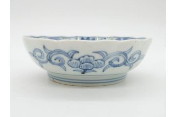 幕末期　古伊万里　輪花型　線描き　草花図　約15cm　4.9寸　手描きのあたたかみが魅力のなます皿2枚セット(中皿、和皿、和食器、四寸九分)(R-076820)