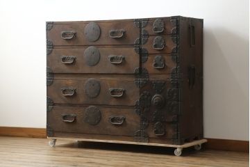 和製アンティーク　重厚!!　前面欅(ケヤキ)材　上杢　立派な金具の二段重ね仙台箪笥(収納箪笥、衣装箪笥、時代箪笥、引き出し、チェスト)(R-076824)