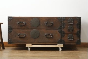 和製アンティーク　重厚!!　前面欅(ケヤキ)材　上杢　立派な金具の仙台箪笥ローボード(収納箪笥、衣装箪笥、時代箪笥、引き出し、ローチェスト、テレビ台、テレビボード)(R-076825)