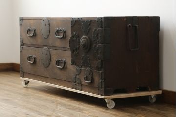 和製アンティーク　重厚!!　前面欅(ケヤキ)材　上杢　立派な金具の二段重ね仙台箪笥(収納箪笥、衣装箪笥、時代箪笥、引き出し、チェスト)(R-076826)