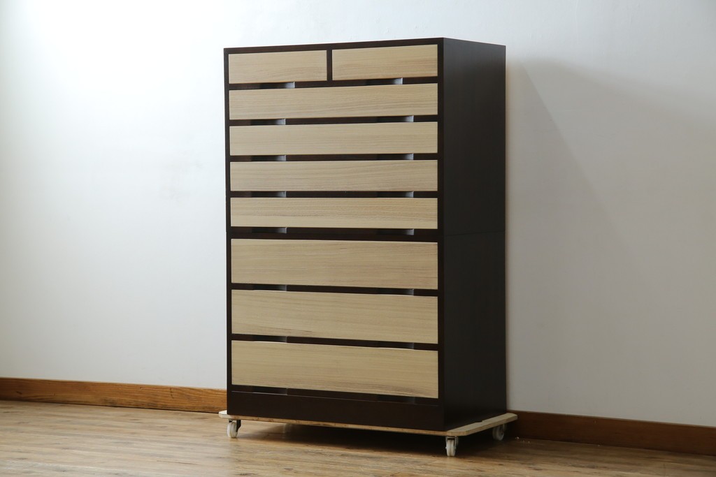 中古　老舗　桐屋田中　シンプルでモダンな佇まいが魅力的な加茂総桐箪笥　(R-076827)