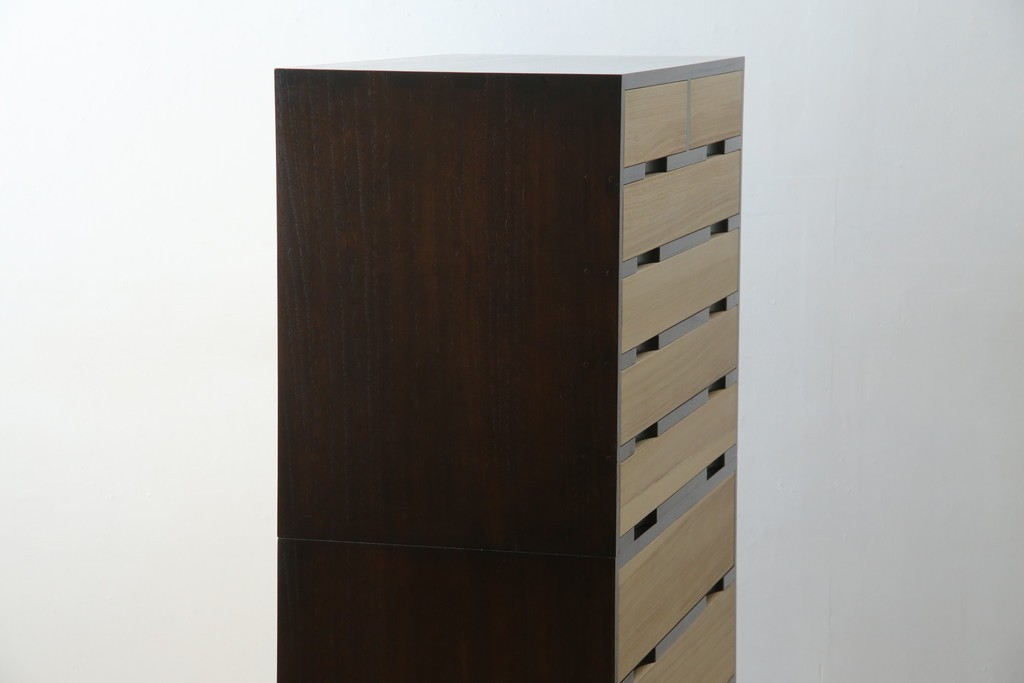 中古　老舗　桐屋田中　シンプルでモダンな佇まいが魅力的な加茂総桐箪笥　(R-076827)