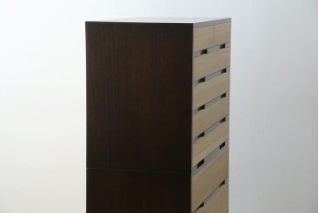 中古　老舗　桐屋田中　シンプルでモダンな佇まいが魅力的な加茂総桐箪笥　(R-076827)