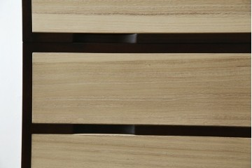 中古　老舗　桐屋田中　シンプルでモダンな佇まいが魅力的な加茂総桐箪笥　(R-076827)