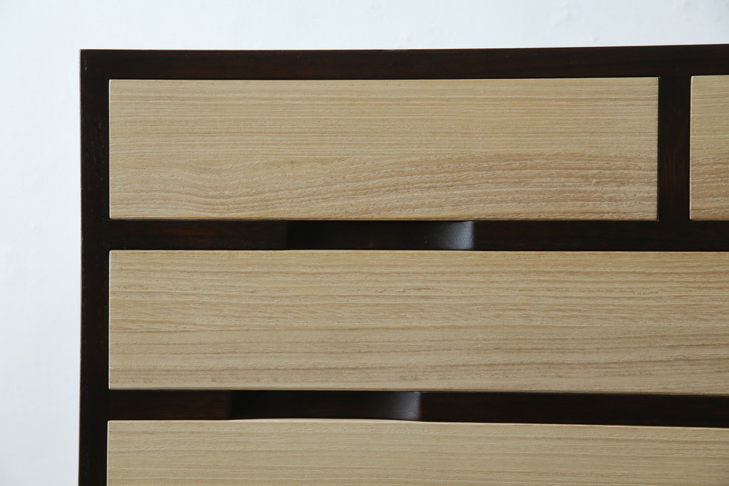 中古　老舗　桐屋田中　シンプルでモダンな佇まいが魅力的な加茂総桐箪笥　(R-076827)