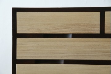 中古　老舗　桐屋田中　シンプルでモダンな佇まいが魅力的な加茂総桐箪笥　(R-076827)