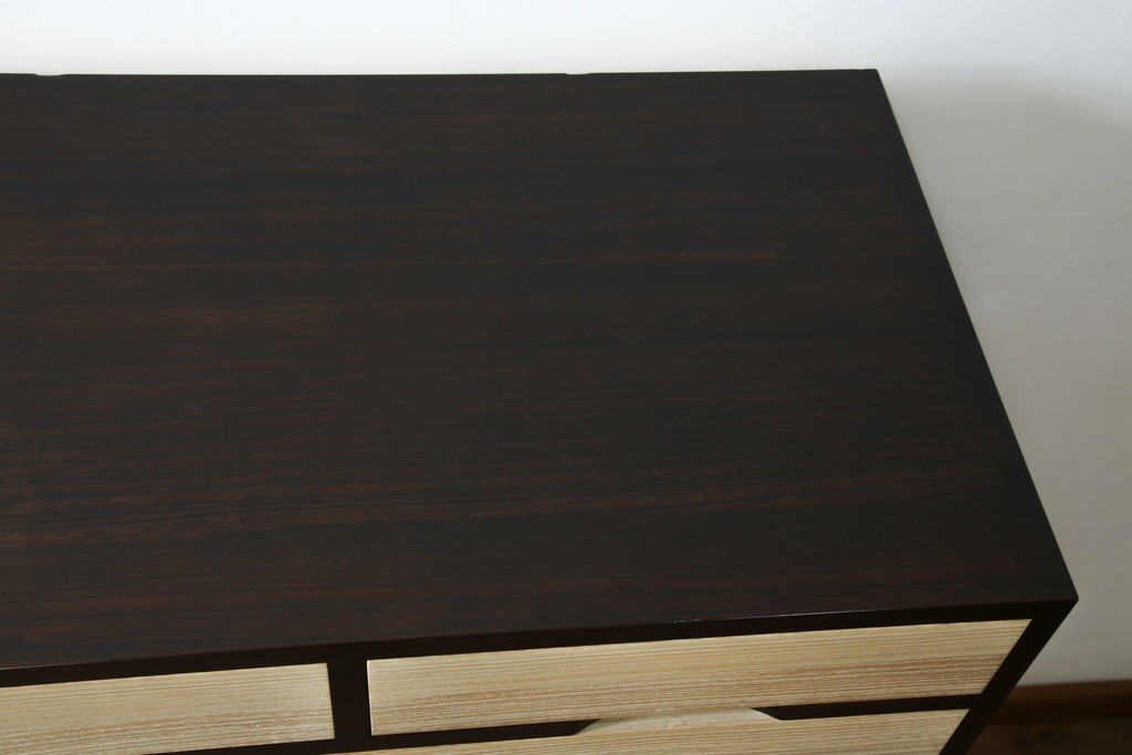 中古　老舗　桐屋田中　シンプルでモダンな佇まいが魅力的な加茂総桐箪笥　(R-076827)