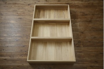 中古　老舗　桐屋田中　シンプルでモダンな佇まいが魅力的な加茂総桐箪笥　(R-076827)