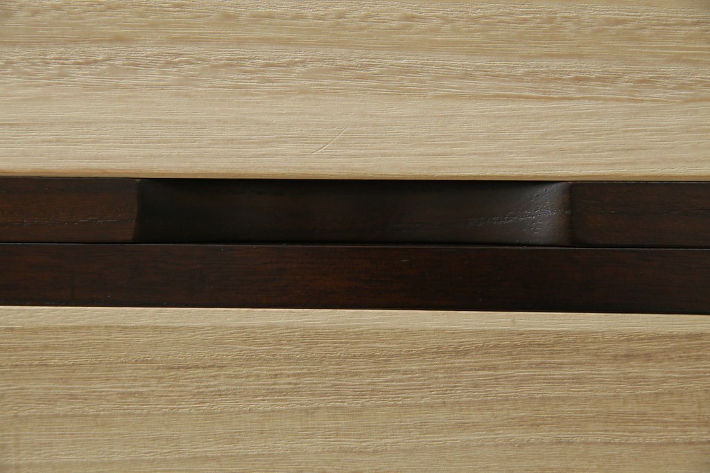 中古　老舗　桐屋田中　シンプルでモダンな佇まいが魅力的な加茂総桐箪笥　(R-076827)