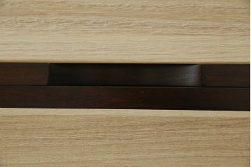 中古　老舗　桐屋田中　シンプルでモダンな佇まいが魅力的な加茂総桐箪笥　(R-076827)