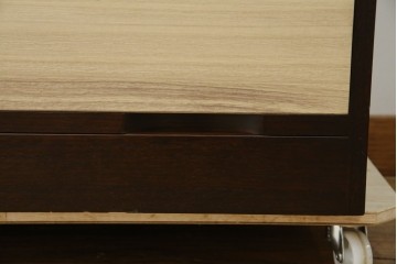 中古　老舗　桐屋田中　シンプルでモダンな佇まいが魅力的な加茂総桐箪笥　(R-076827)