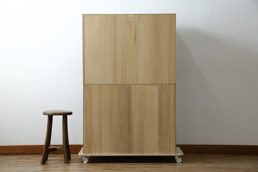 中古　老舗　桐屋田中　シンプルでモダンな佇まいが魅力的な加茂総桐箪笥　(R-076827)