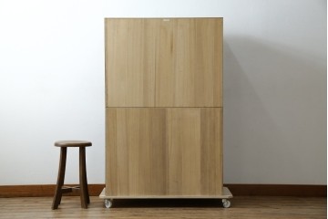 中古　老舗　桐屋田中　シンプルでモダンな佇まいが魅力的な加茂総桐箪笥　(R-076827)