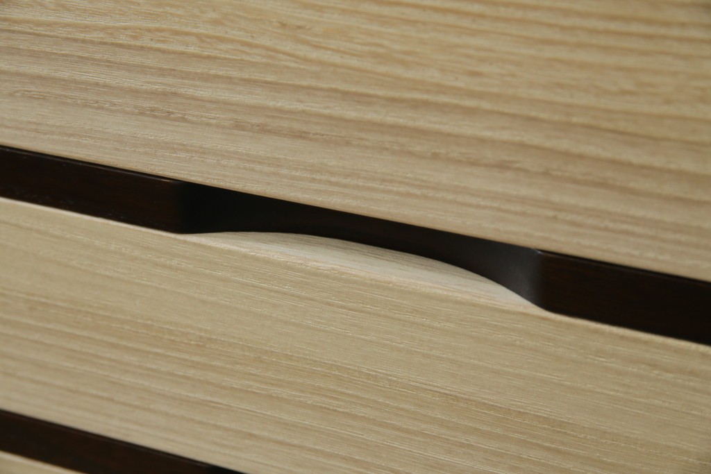 中古　老舗　桐屋田中　シンプルでモダンな佇まいが魅力的な加茂総桐箪笥　(R-076827)