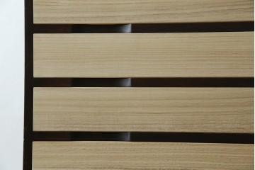 中古　老舗　桐屋田中　シンプルでモダンな佇まいが魅力的な加茂総桐箪笥　(R-076827)