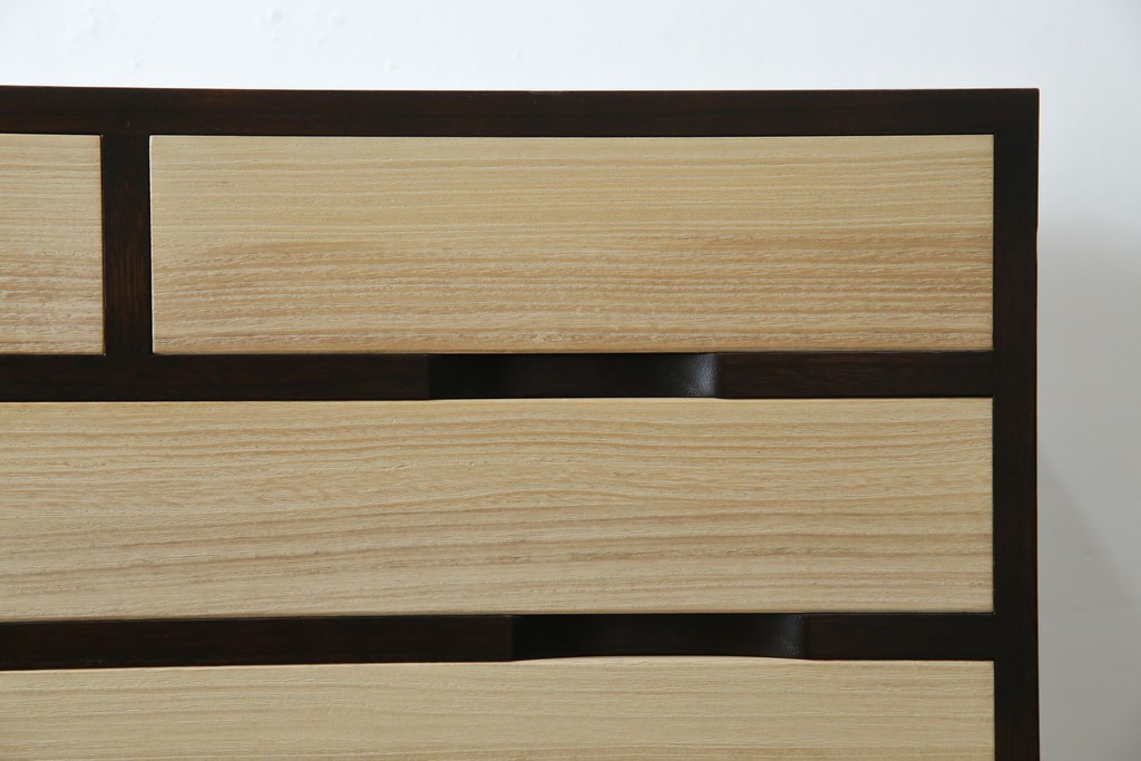 中古　老舗　桐屋田中　シンプルでモダンな佇まいが魅力的な加茂総桐箪笥　(R-076827)