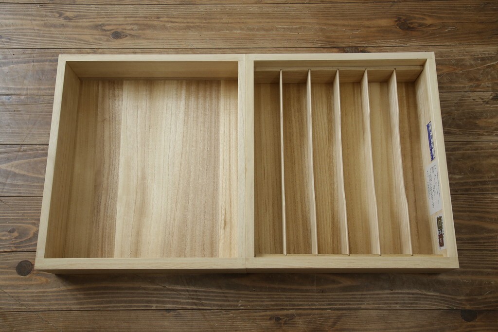 中古　老舗　桐屋田中　シンプルでモダンな佇まいが魅力的な加茂総桐箪笥　(R-076827)