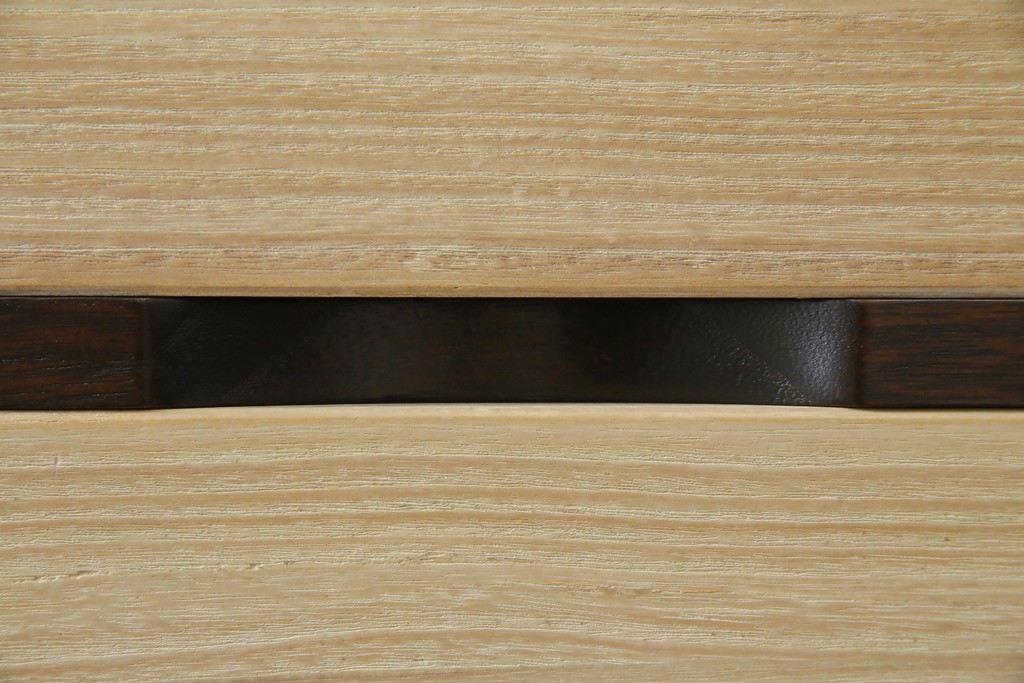 中古　老舗　桐屋田中　シンプルでモダンな佇まいが魅力的な加茂総桐箪笥　(R-076827)