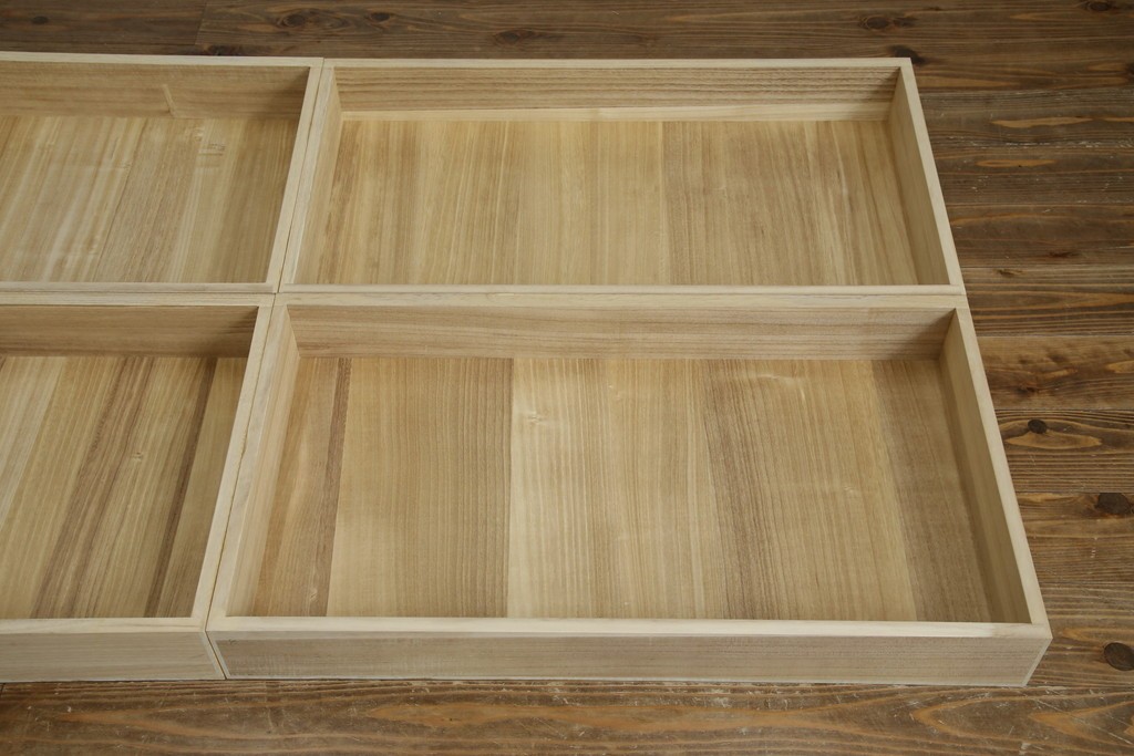 中古　老舗　桐屋田中　シンプルでモダンな佇まいが魅力的な加茂総桐箪笥　(R-076827)