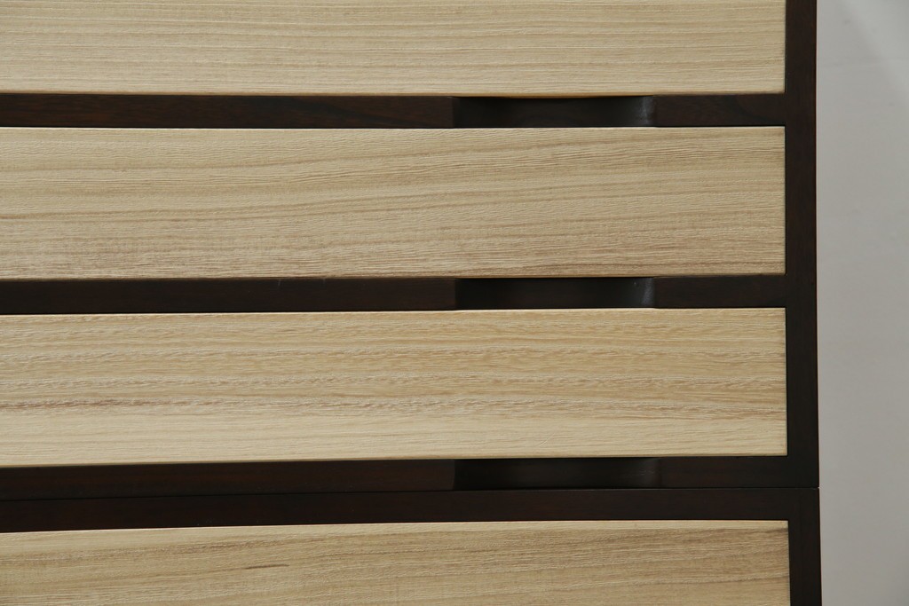 中古　老舗　桐屋田中　シンプルでモダンな佇まいが魅力的な加茂総桐箪笥　(R-076827)