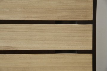 中古　老舗　桐屋田中　シンプルでモダンな佇まいが魅力的な加茂総桐箪笥　(R-076827)