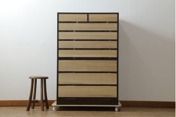 中古　老舗　桐屋田中　シンプルでモダンな佇まいが魅力的な加茂総桐箪笥(チェスト、総桐たんす、和タンス、衣装箪笥、収納箪笥、引き出し)(R-076827)