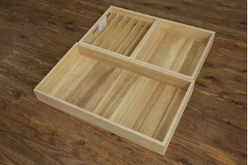 中古　老舗　桐屋田中　シンプルでモダンな佇まいが魅力的な加茂総桐箪笥(チェスト、総桐たんす、和タンス、衣装箪笥、収納箪笥、引き出し)(R-076827)