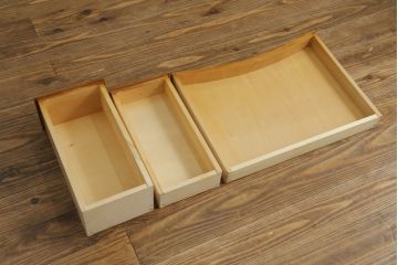 中古　横浜ダニエル(daniel)　アーリーアメリカンシリーズ　A-402　ラウンド型の鏡が印象的! 上品な佇まいのドレッサーとスツールのセット(鏡台、化粧台、ミラー)(R-076828)