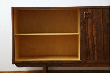 北欧ビンテージ　1950年〜60年頃!IKEAの創業当時のお品!!　スウェーデン　IKEA(イケア)　Erik Worts(エリック・ワーツ)デザイン　Ladoga(ラドガ)　ローズウッド材　北欧スタイルの空間づくりにおすすめのサイドボード(リビングボード、収納棚、戸棚、サイドキャビネット、ヴィンテージ)(R-076830)