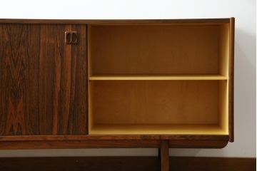 北欧ビンテージ　1950年〜60年頃!IKEAの創業当時のお品!!　スウェーデン　IKEA(イケア)　Erik Worts(エリック・ワーツ)デザイン　Ladoga(ラドガ)　ローズウッド材　北欧スタイルの空間づくりにおすすめのサイドボード(リビングボード、収納棚、戸棚、サイドキャビネット、ヴィンテージ)(R-076830)