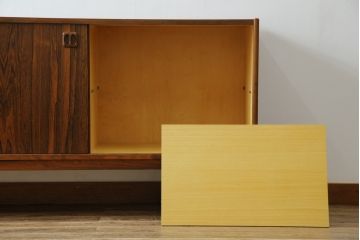 北欧ビンテージ　1950年〜60年頃!IKEAの創業当時のお品!!　スウェーデン　IKEA(イケア)　Erik Worts(エリック・ワーツ)デザイン　Ladoga(ラドガ)　ローズウッド材　北欧スタイルの空間づくりにおすすめのサイドボード(リビングボード、収納棚、戸棚、サイドキャビネット、ヴィンテージ)(R-076830)
