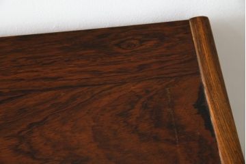 北欧ビンテージ　1950年〜60年頃!IKEAの創業当時のお品!!　スウェーデン　IKEA(イケア)　Erik Worts(エリック・ワーツ)デザイン　Ladoga(ラドガ)　ローズウッド材　北欧スタイルの空間づくりにおすすめのサイドボード(リビングボード、収納棚、戸棚、サイドキャビネット、ヴィンテージ)(R-076830)