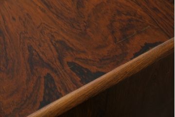 北欧ビンテージ　1950年〜60年頃!IKEAの創業当時のお品!!　スウェーデン　IKEA(イケア)　Erik Worts(エリック・ワーツ)デザイン　Ladoga(ラドガ)　ローズウッド材　北欧スタイルの空間づくりにおすすめのサイドボード(リビングボード、収納棚、戸棚、サイドキャビネット、ヴィンテージ)(R-076830)
