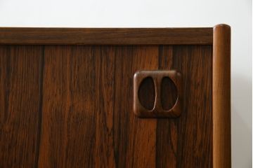 北欧ビンテージ　1950年〜60年頃!IKEAの創業当時のお品!!　スウェーデン　IKEA(イケア)　Erik Worts(エリック・ワーツ)デザイン　Ladoga(ラドガ)　ローズウッド材　北欧スタイルの空間づくりにおすすめのサイドボード(リビングボード、収納棚、戸棚、サイドキャビネット、ヴィンテージ)(R-076830)