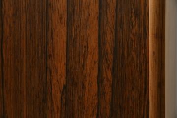 北欧ビンテージ　1950年〜60年頃!IKEAの創業当時のお品!!　スウェーデン　IKEA(イケア)　Erik Worts(エリック・ワーツ)デザイン　Ladoga(ラドガ)　ローズウッド材　北欧スタイルの空間づくりにおすすめのサイドボード(リビングボード、収納棚、戸棚、サイドキャビネット、ヴィンテージ)(R-076830)