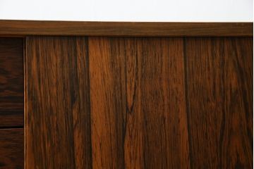 北欧ビンテージ　1950年〜60年頃!IKEAの創業当時のお品!!　スウェーデン　IKEA(イケア)　Erik Worts(エリック・ワーツ)デザイン　Ladoga(ラドガ)　ローズウッド材　北欧スタイルの空間づくりにおすすめのサイドボード(リビングボード、収納棚、戸棚、サイドキャビネット、ヴィンテージ)(R-076830)