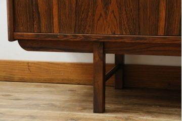 北欧ビンテージ　1950年〜60年頃!IKEAの創業当時のお品!!　スウェーデン　IKEA(イケア)　Erik Worts(エリック・ワーツ)デザイン　Ladoga(ラドガ)　ローズウッド材　北欧スタイルの空間づくりにおすすめのサイドボード(リビングボード、収納棚、戸棚、サイドキャビネット、ヴィンテージ)(R-076830)