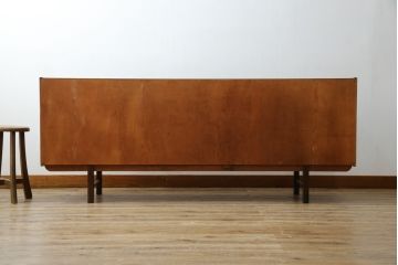 北欧ビンテージ　1950年〜60年頃!IKEAの創業当時のお品!!　スウェーデン　IKEA(イケア)　Erik Worts(エリック・ワーツ)デザイン　Ladoga(ラドガ)　ローズウッド材　北欧スタイルの空間づくりにおすすめのサイドボード(リビングボード、収納棚、戸棚、サイドキャビネット、ヴィンテージ)(R-076830)