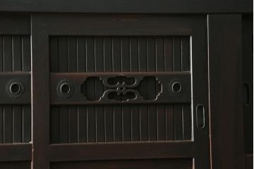 和製アンティーク　シックな雰囲気で重厚感のある六尺京水屋箪笥(水屋箪笥、収納棚、戸棚、キャビネット、食器棚)(R-076834)