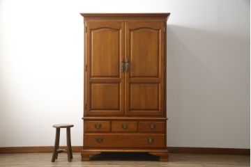 中古　美品　横浜ダニエル(daniel)　アーリーアメリカンシリーズ　気品ある佇まいが魅力的なワードローブ(洋服タンス、衣装箪笥、収納棚、戸棚、キャビネット)(定価約100万円)(R-076837)