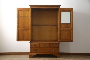中古　美品　横浜ダニエル(daniel)　アーリーアメリカンシリーズ　気品ある佇まいが魅力的なワードローブ(洋服タンス、衣装箪笥、収納棚、戸棚、キャビネット)(定価約100万円)(R-076837)