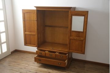 中古　美品　横浜ダニエル(daniel)　アーリーアメリカンシリーズ　気品ある佇まいが魅力的なワードローブ(洋服タンス、衣装箪笥、収納棚、戸棚、キャビネット)(定価約100万円)(R-076837)
